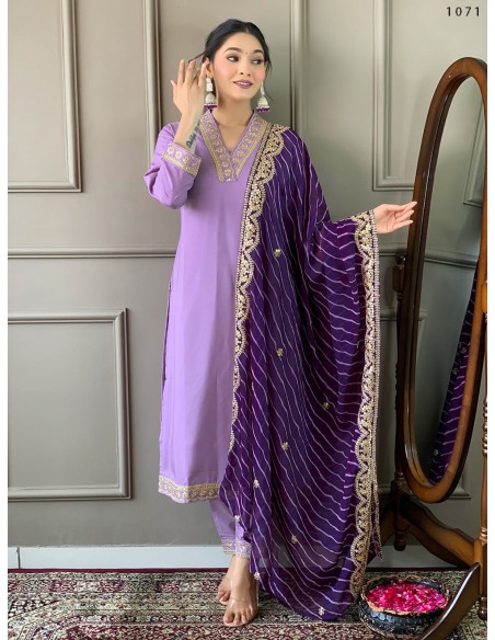 Ensemble Salwar Kameez Lavande avec Broderies Dorées et Dupatta Élegante  - 5