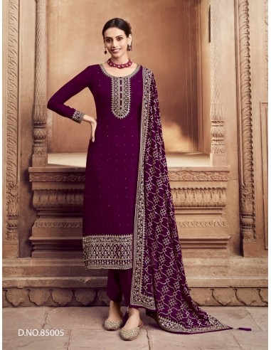 Ensemble Salwar Kameez Aubergine avec Broderies Dorées et Dupatta Élégante  - 1