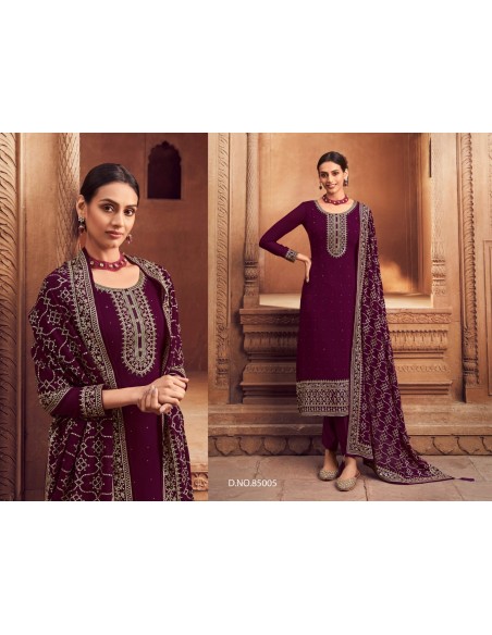 Ensemble Salwar Kameez Aubergine avec Broderies Dorées et Dupatta Élégante  - 3