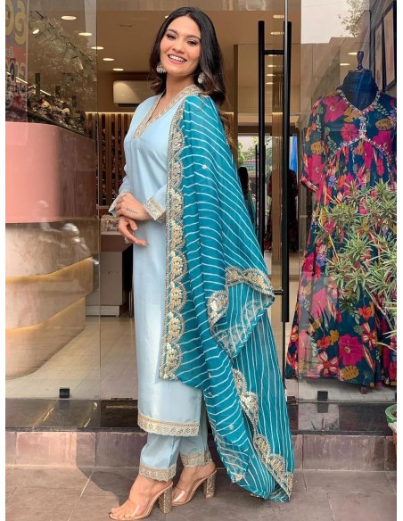 Ensemble Salwar Kameez Bleu Ciel avec Broderies Dorées et Dupatta Élégante  - 1