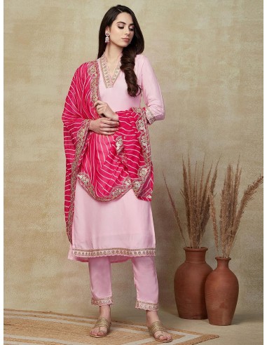 Salwar Kameez rose pastel avec dupatta brodée fuchsia  - 1