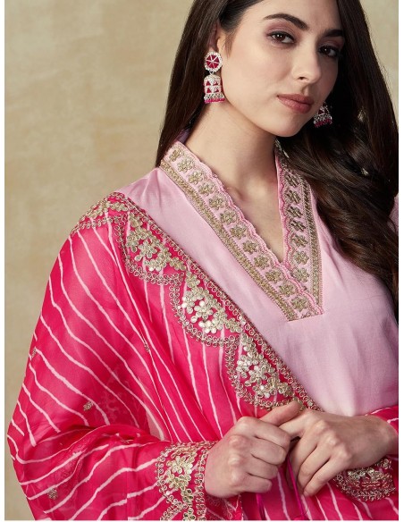 Salwar Kameez rose pastel avec dupatta brodée fuchsia  - 3