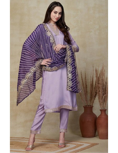 Ensemble Salwar Kameez Lavande avec Broderies Dorées et Dupatta Élegante  - 3