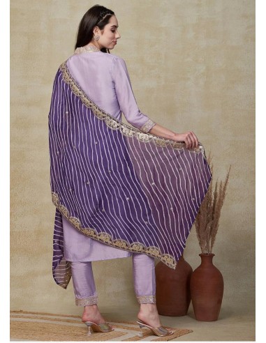 Ensemble Salwar Kameez Lavande avec Broderies Dorées et Dupatta Élegante  - 4