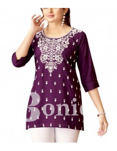 Kurti Violet Aubergine avec Broderie Florale Élégante  - 1