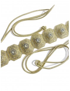 Ceinture Dorée avec Motifs Finement Ciselés et Pierres Blanches  - 1