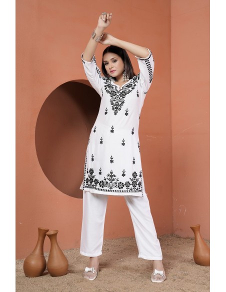 Ensemble Kurti et Pantalon Blanc Brodé – Élégance et Tradition  - 1