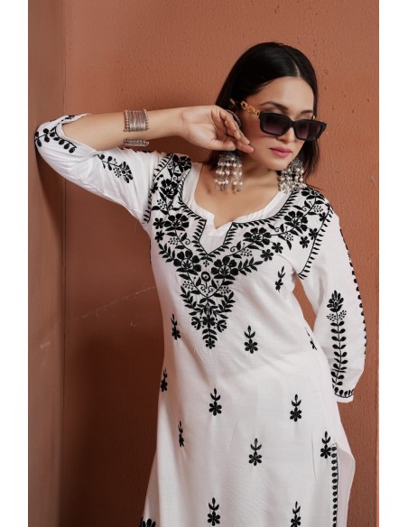 Ensemble Kurti et Pantalon Blanc Brodé – Élégance et Tradition  - 3