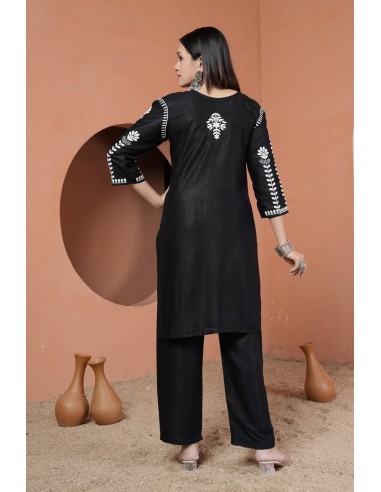 Ensemble Kurti et Pantalon Noir Brodé – Élégance et Raffinement  - 4