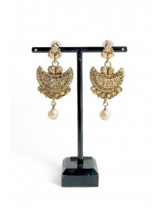 Boucles d’oreilles indiennes dorées sculptées – avec perle  - 1