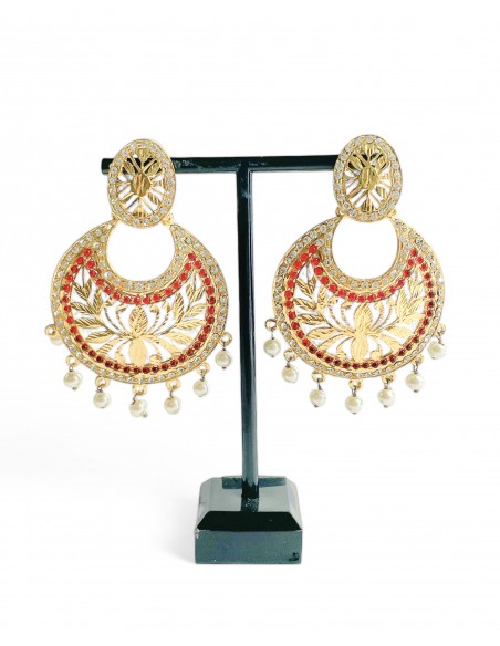 Boucles d’oreilles indiennes dorées et rouges – Motif floral ajouré avec perles  - 1