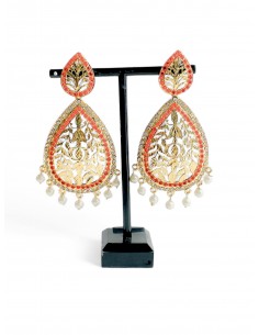 Boucles d’oreilles indiennes dorées et orange – Motif floral ajouré avec perles  - 1