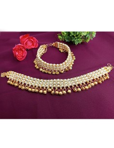 Anklets traditionnelles indiennes dorées avec perles blanches – Lot de 2  - 1