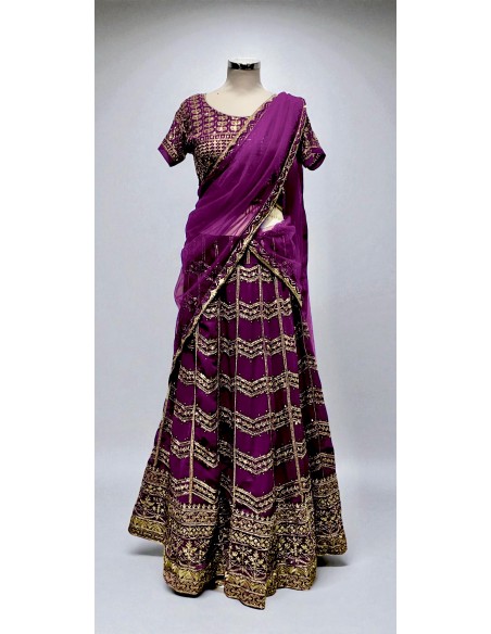 Lehenga Choli prune Brodé Doré avec Dupatta –Tenue Indienne de Cérémonie et Mariage  - 2