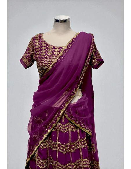 Lehenga Choli prune Brodé Doré avec Dupatta –Tenue Indienne de Cérémonie et Mariage  - 3