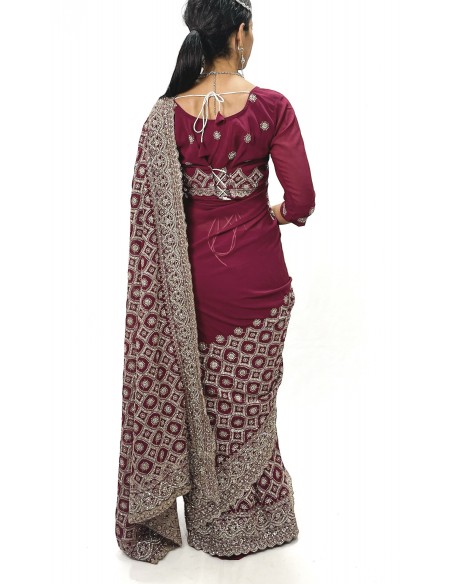 Sari Rouge Brodé Or –Prêt-à-Porter Élégance et Charme Intemporel  - 3