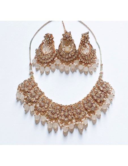 Parure de Bijoux Dorés avec Perles blanches– Collier, Boucles d'Oreilles et Chaîne de Front  - 2