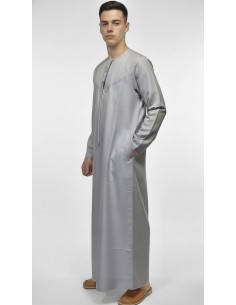 Qamis Homme gris clair Dubai – Thobe Islamique Élégant pour Prière, Ramadan, Eid, Omra & Hajj - 1