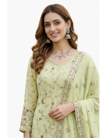 Ensemble Salwar Kameez vert pastel brodé – Élégance orientale & indienne  - 4