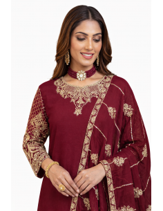 Ensemble Salwar Kameez bordeaux brodé doré – Élégance orientale & tenue de soirée  - 1 2