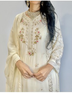 Tenue Pakistanaise Femme Luxe Brodée main– blanc cassée/motifs rose  - 3 2