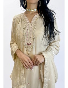 Tenue Pakistanaise Femme Luxe Brodée main– beige/broderies rouge  - 1 2