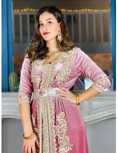 Caftan en velours et dentelle rose poudré  - 1 2