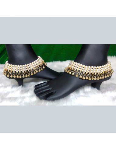 Anklets traditionnelles indiennes dorées avec perles blanches – Lot de 2  - 4