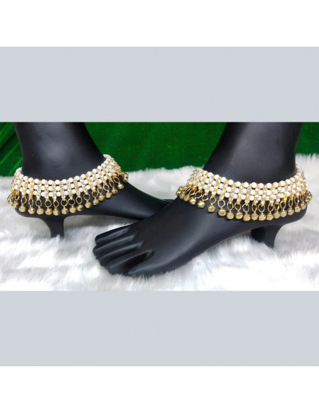 Anklets traditionnelles indiennes dorées avec perles blanches – Lot de 2  - 4